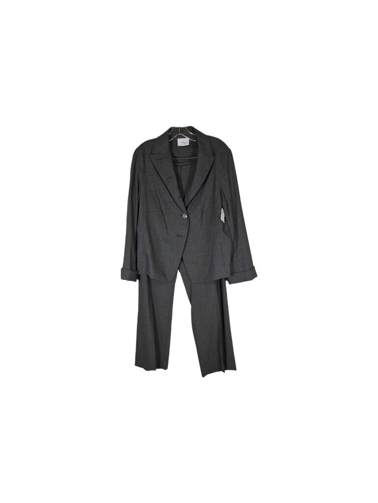 Akris Punto Suit /3 button