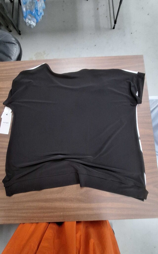 Sympli short sleeve knit top/abstract