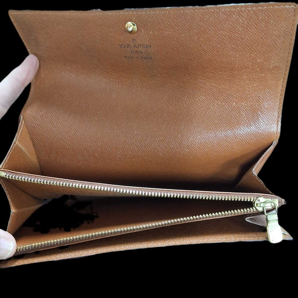 Louis Vuitton Sarah wallet w/monogram canvas