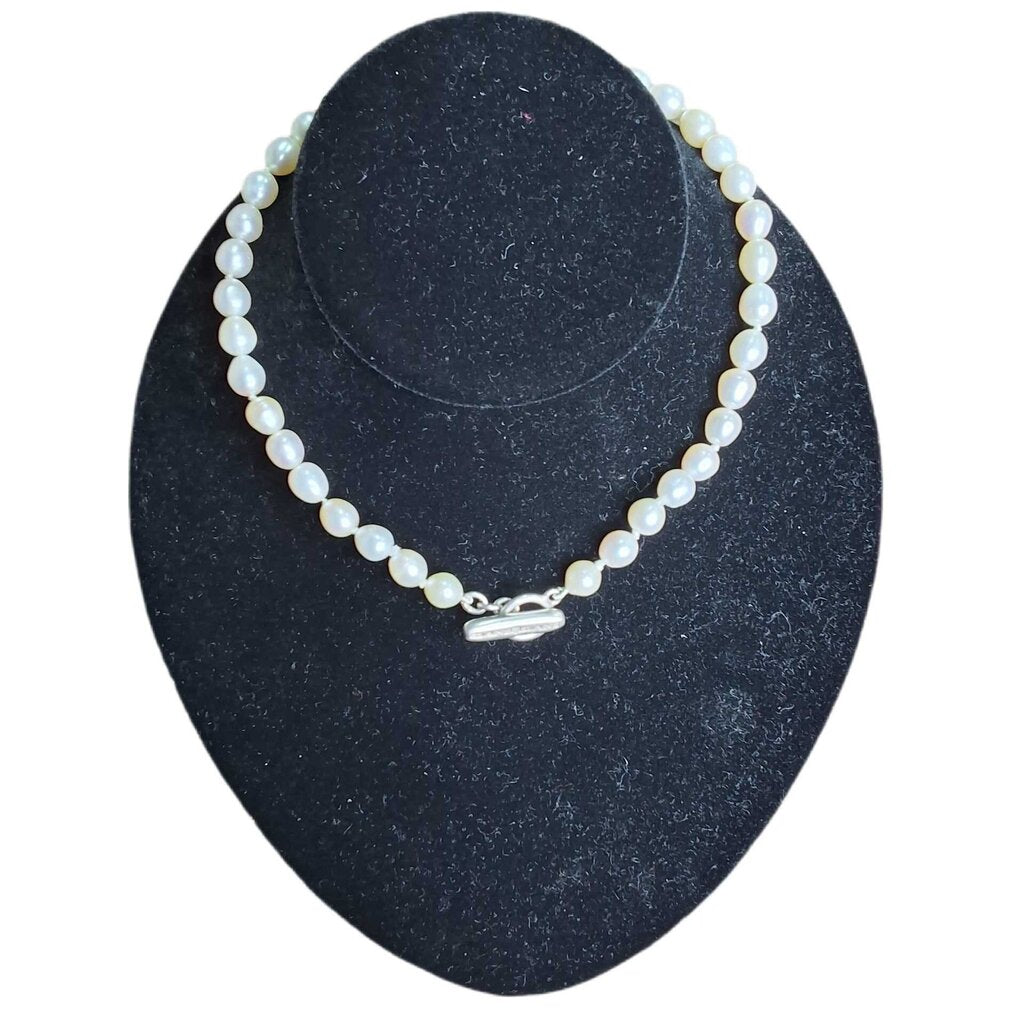 Slane single strand pearl necklace/toggle