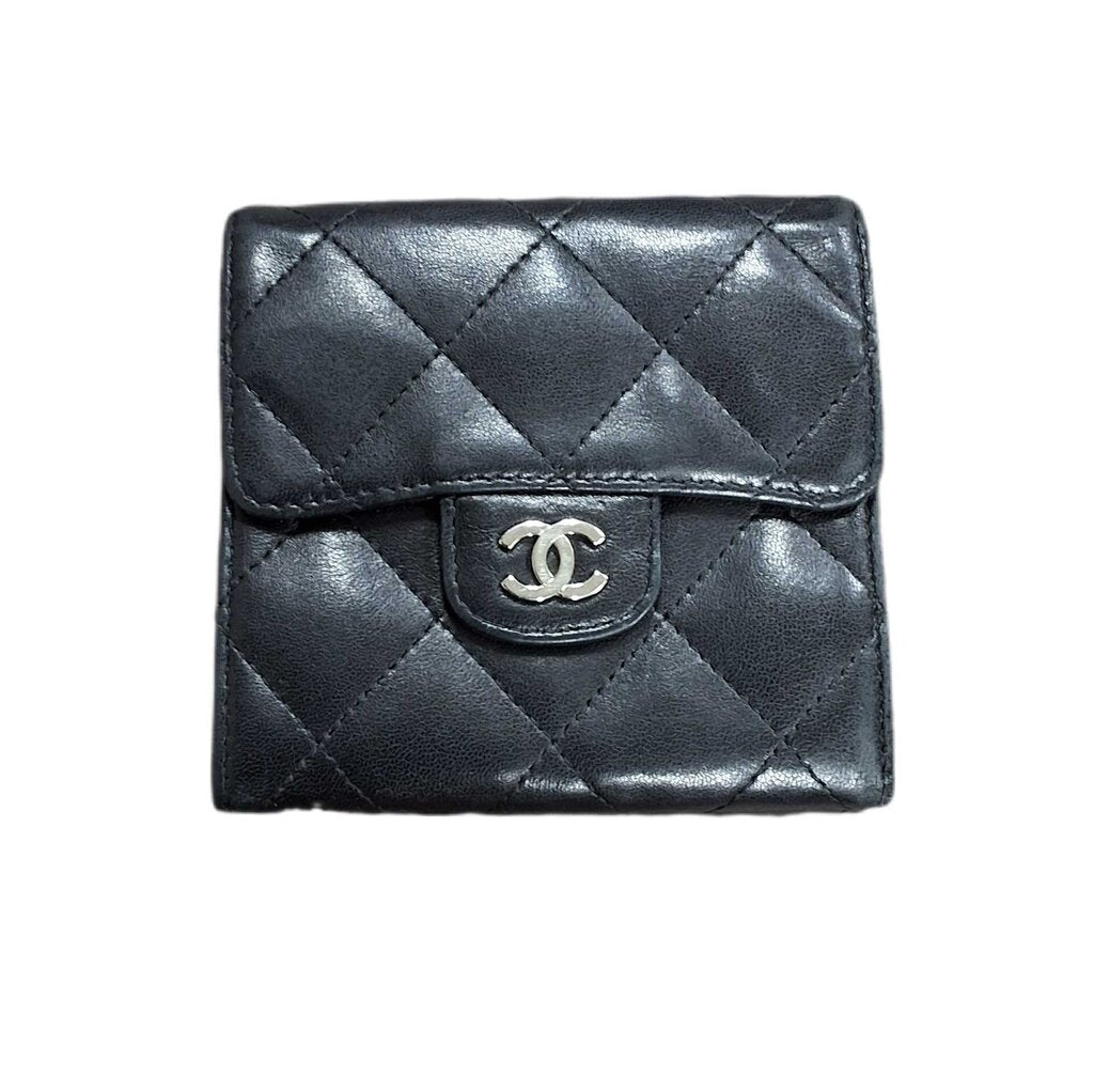 Chanel double flat wallet/quilted