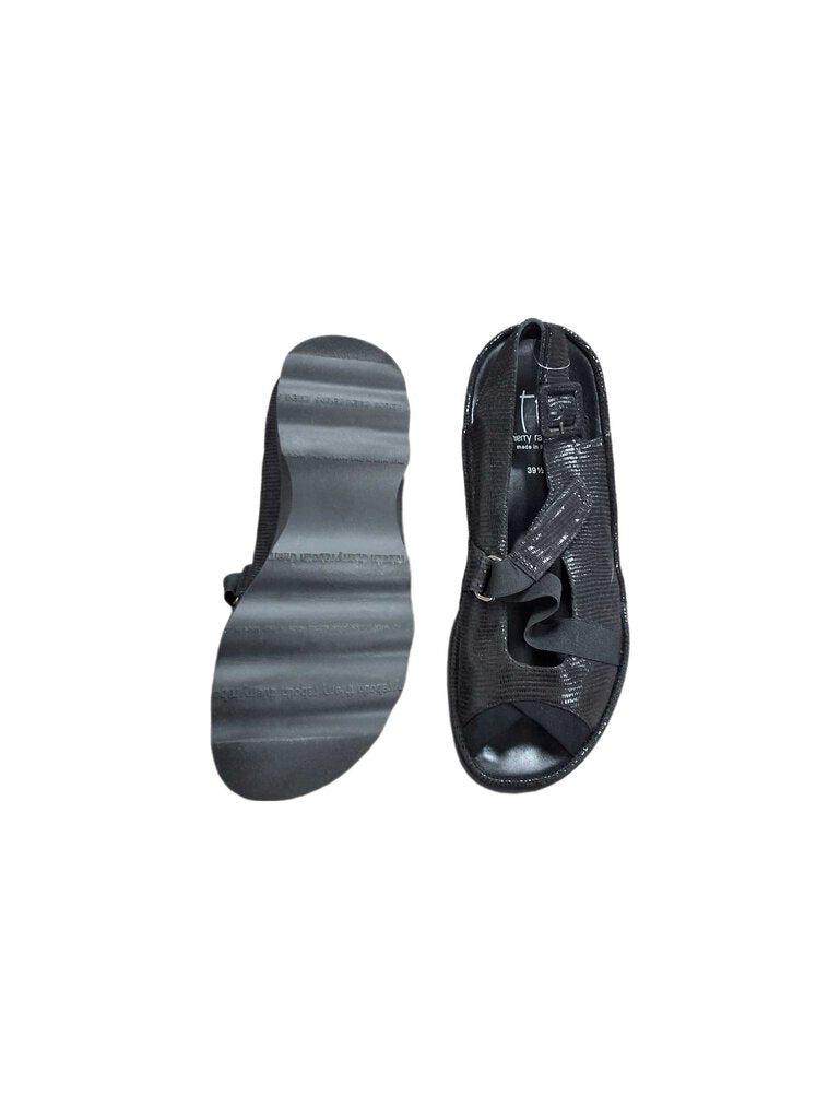 wavey sole strappy sandal