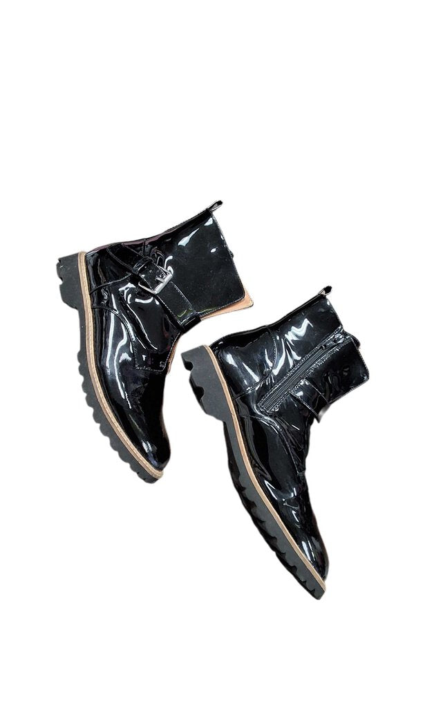 Lamour des Pieds patent bootie w/buckle