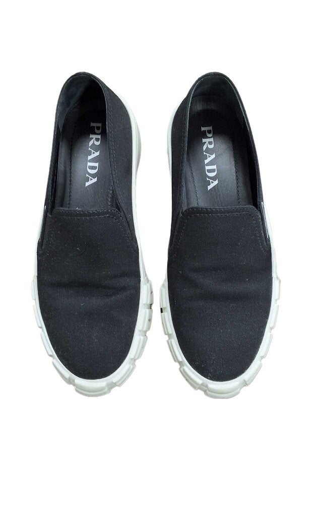 Prada sneaker/slip on