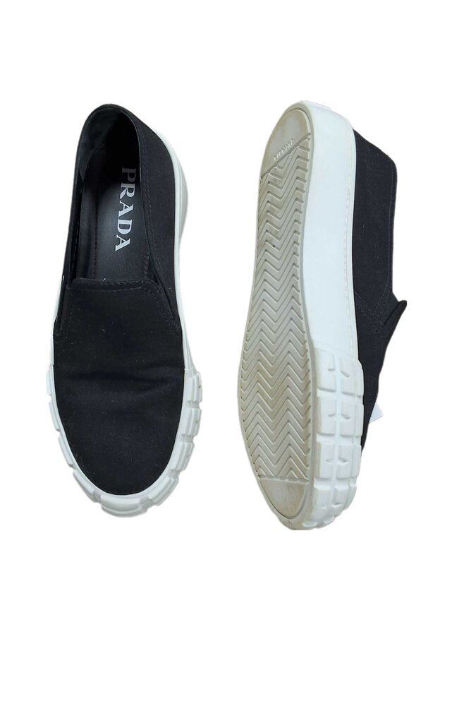 Prada sneaker/slip on