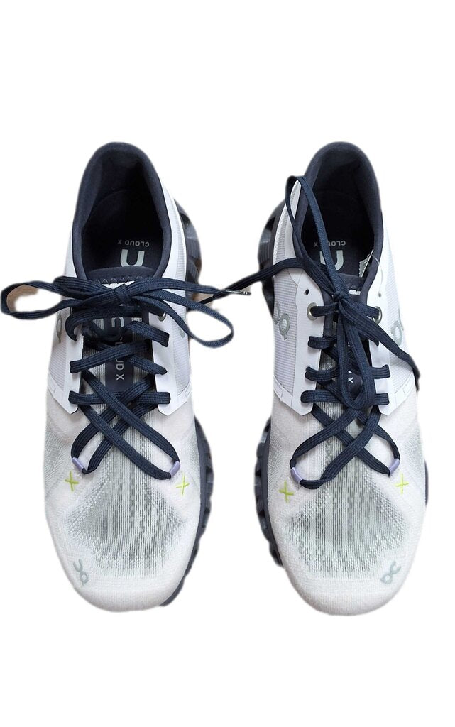 on cloud sneaker