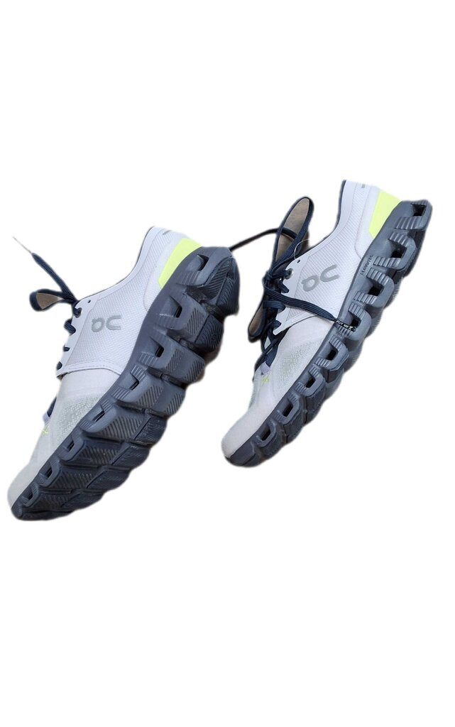 on cloud sneaker