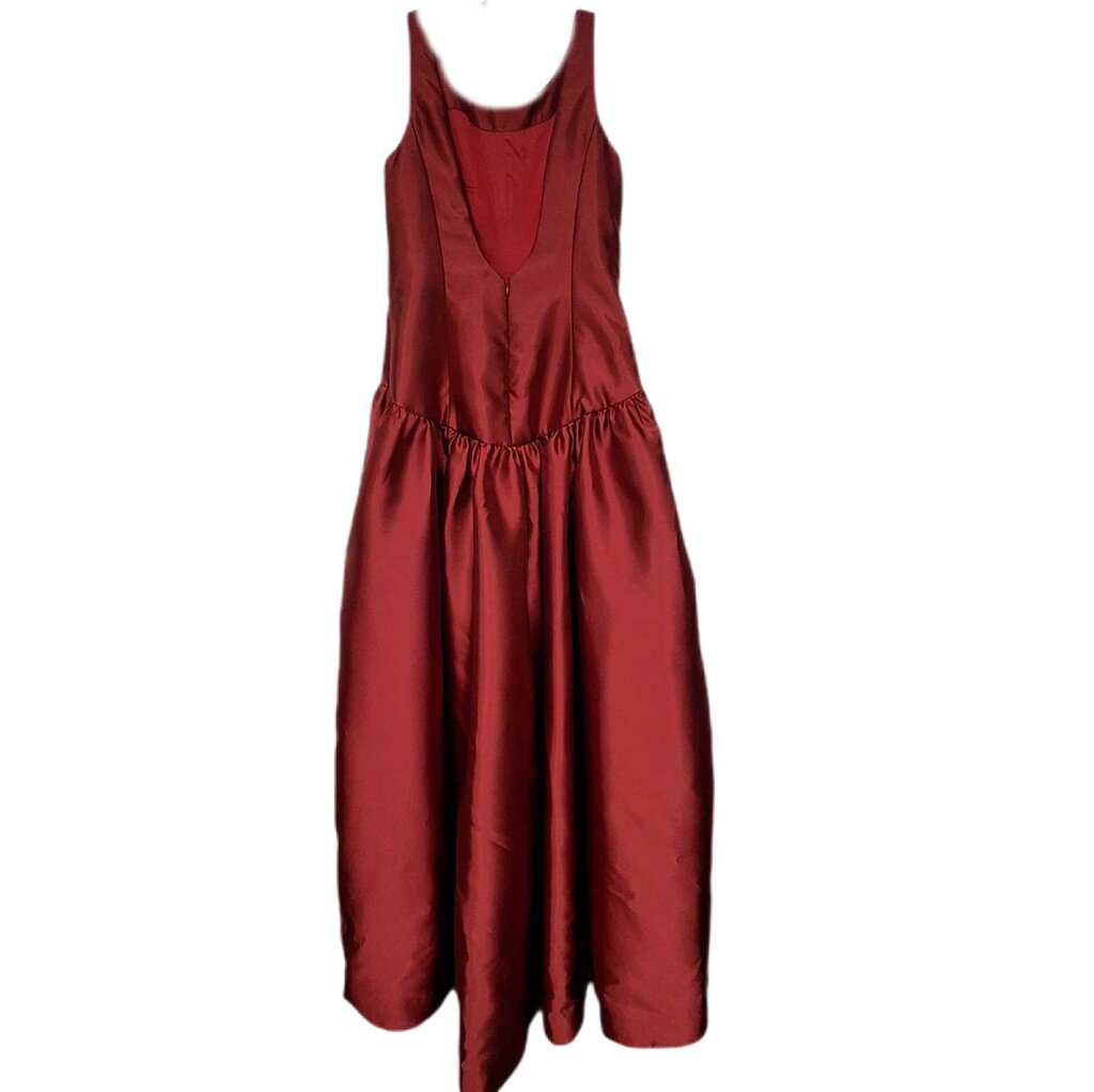Monique Lhuillier sleeveless gown