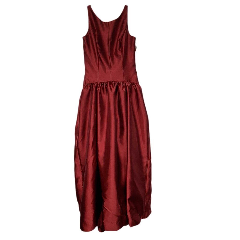 Monique Lhuillier sleeveless gown
