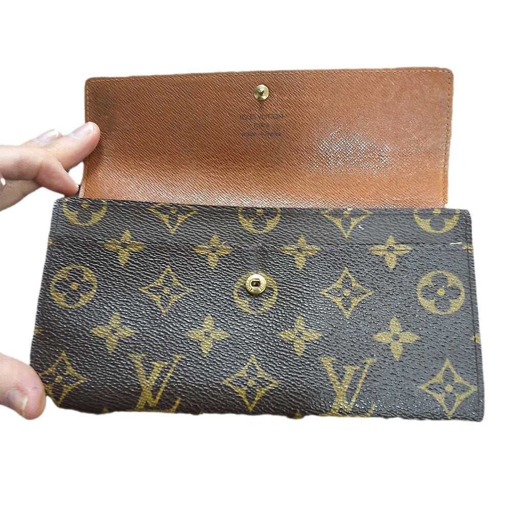 Louis Vuitton Sarah wallet/momogram canvas