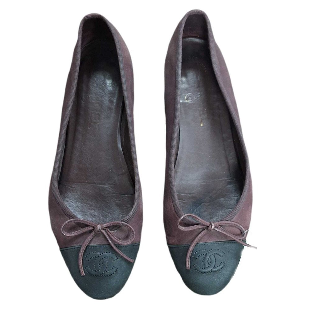 Chanel classic flat/2 tone